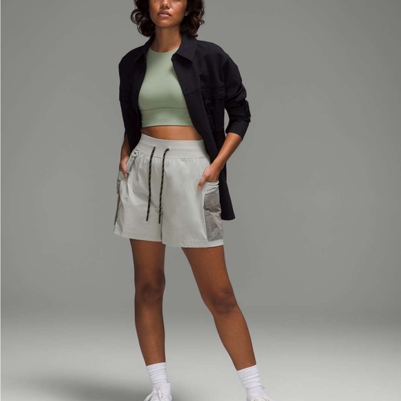 Lululemon Multi-Pocket Cargo High-Rise Hiking Short - Picture 5 of 6